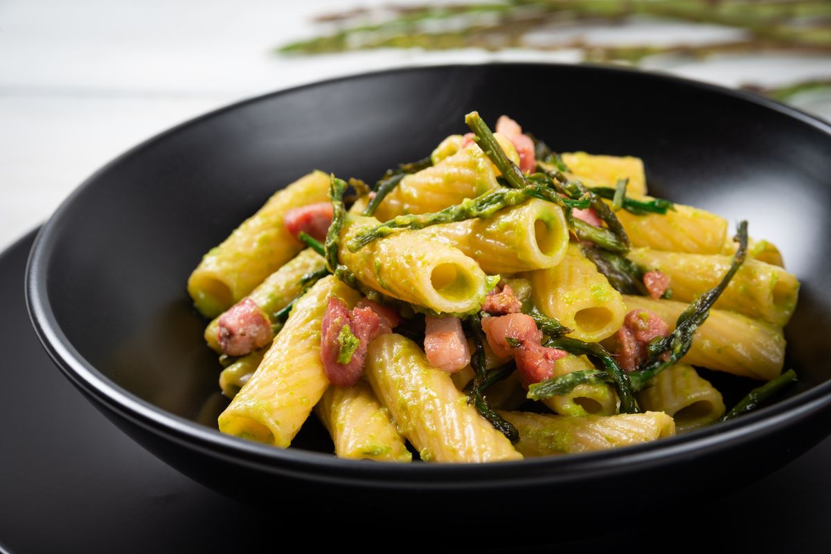 Asparagus and speck pasta