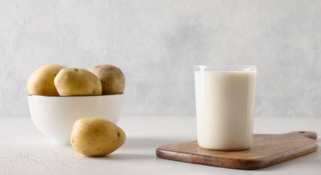 Avete mai sentito parlare del latte vegetale fatto con le patate?
