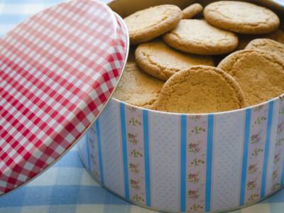 Biscotti in scatola di latta