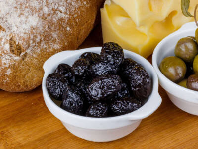 Olive nere al forno: un antipasto siciliano super goloso