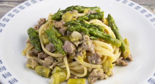 Riuscirete a resistere alla pasta con asparagi e salsiccia?