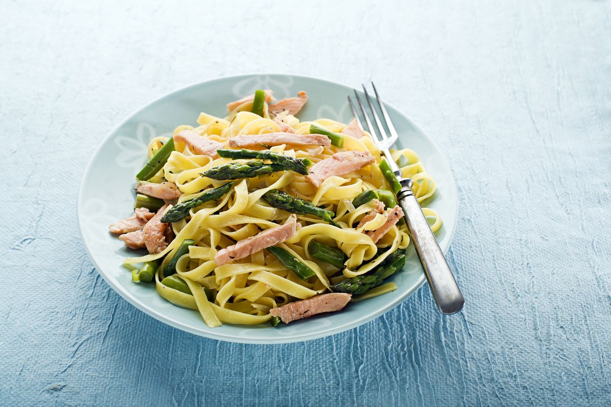 Asparagus and salmon pasta