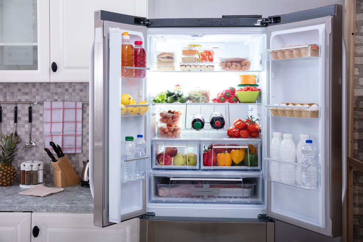 Disporre gli alimenti in frigorifero
