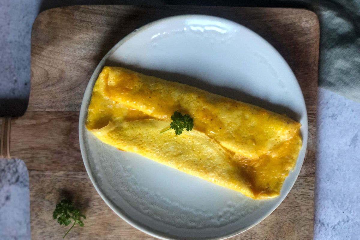 Come fare l'omelette: la ricetta base e i consigli per la farcitura