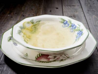 brodo con scarto di carciofi