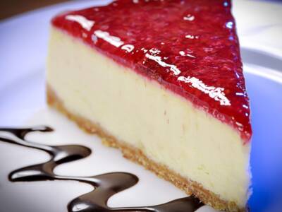 Cheesecake ai lamponi senza cottura, un facile dessert estivo