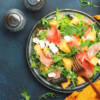 Fate largo a una ricetta estiva semplicissima: l’insalata di melone e rucola!