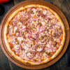 Pizza con cipolle rosse e tonno: sapori decisi per veri gourmet