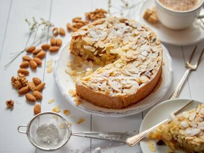 Torta di Mazzini, un dolce dal ripieno cremoso