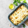 Zucchine gratinate con mozzarella e formaggio: un contorno facile e saporito