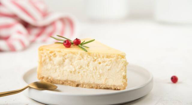 Cheesecake con yogurt greco senza cottura, la ricetta facile perfetta per l&#8217;estate