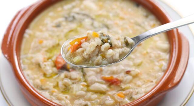 Scopriamo una tipica zuppa di legumi e cereali della regione Marche: il ciavarro