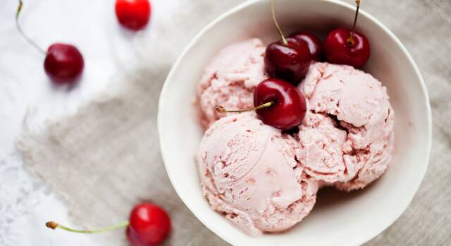 Gelato alla ciliegia: come prepararlo con e senza gelatiera