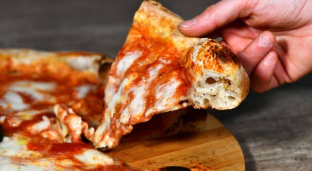 Pizza napoletana: diventano fuorilegge tutte le imitazioni