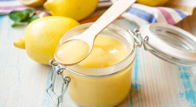 Lemon curd: la ricetta originale della crema al limone per i vostri dolci