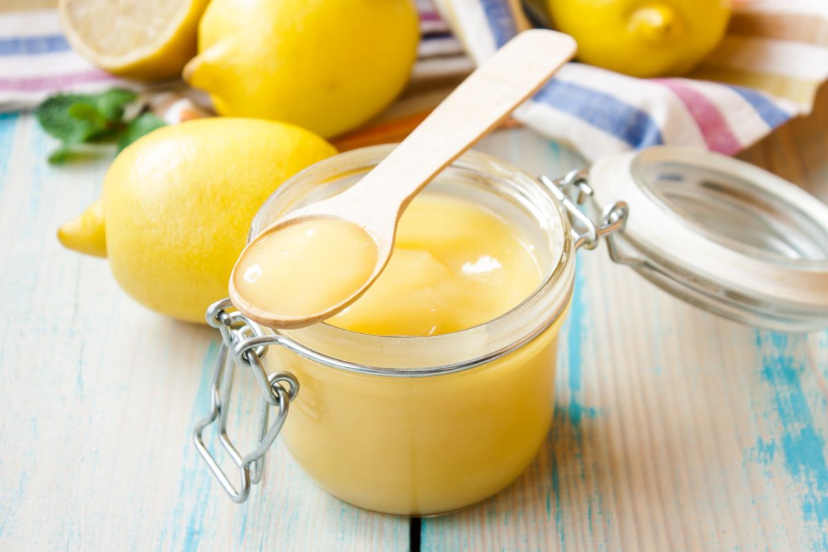Lemon curd: la ricetta originale della crema al limone per i vostri dolci