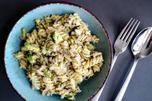 pasta con avocado e tonno