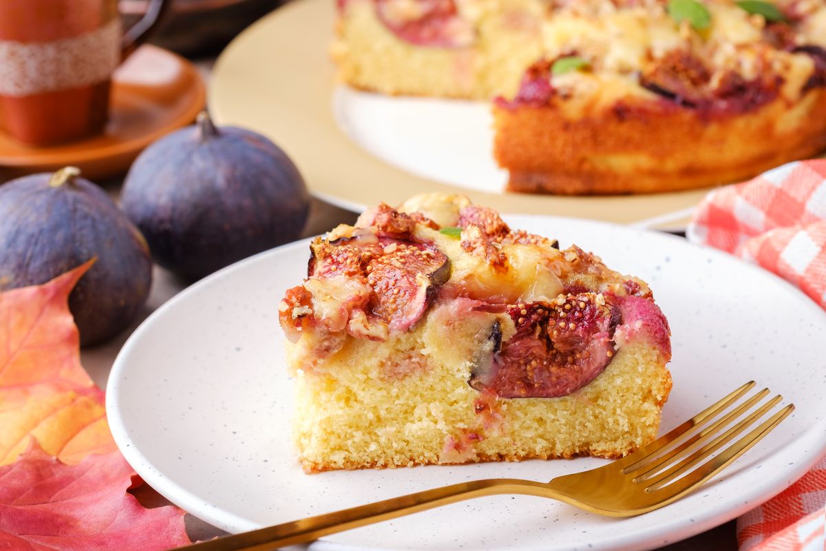 Fig and walnut cake