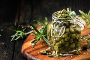 Capperi sotto aceto