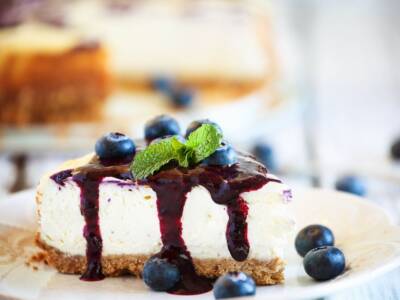 Siete a caccia di un dolce fresco? Provate la cheesecake ai mirtilli