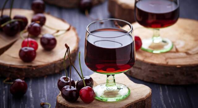 Il liquore cherry fatto in casa dal gusto dolce e aromatico!