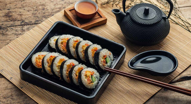 Gustiamo il kimbap, il fantastico sushi coreano