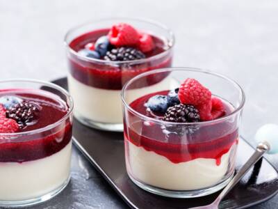 Panna cotta ai frutti di bosco: ecco perché è così buona