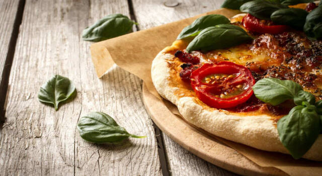 Pizza d&#8217;autore in Italia: quanto costa mangiarla da Sorbillo, Cracco e Briatore