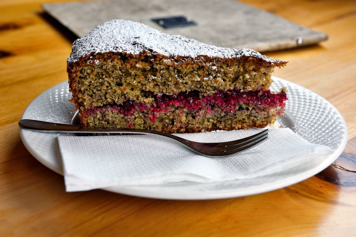 buckwheat and blueberry cake