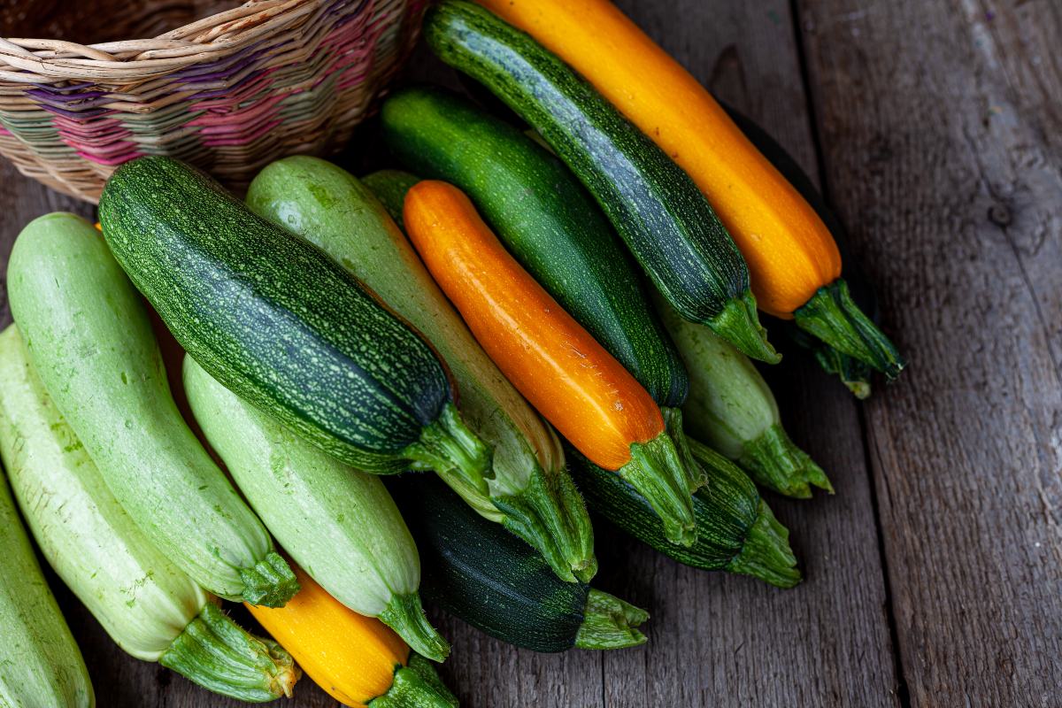 Zucchine verdi, bianche e gialle