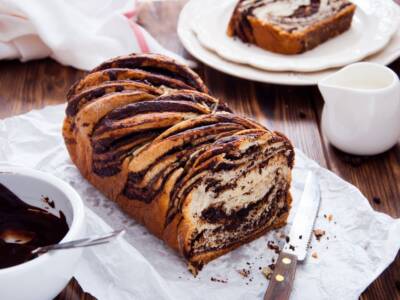 Prepariamo insieme il babka, il dolce ebraico a forma di treccia