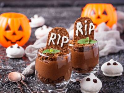 Adorate i dolci di Halloween? Provate i bicchierini tomba!