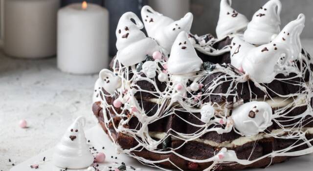 Halloween è alle porte: ecco come si preparano i fantasmini di marshmallow