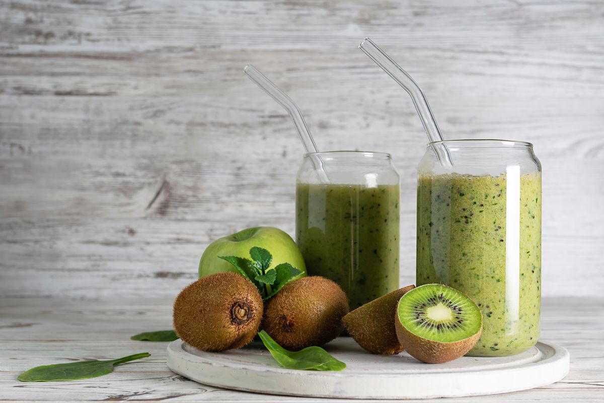 Kiwi and apple smoothie