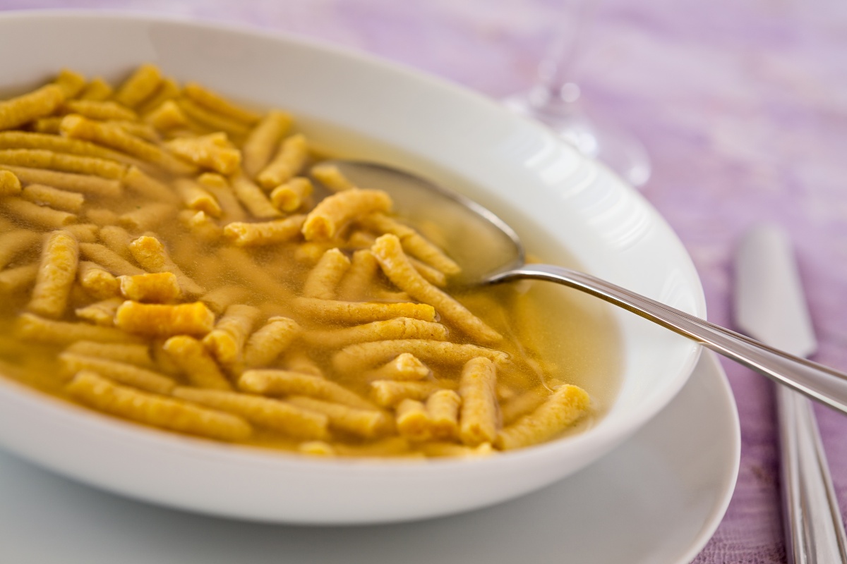 Piatto di passatelli in brodo