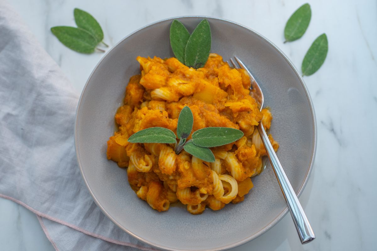 Pasta with pumpkin cream