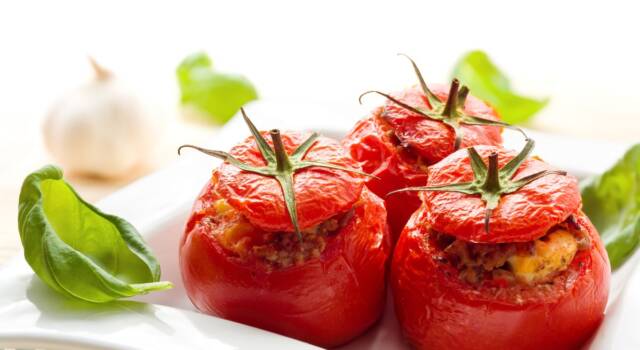 Come fare i pomodori ripieni di carne, una ricetta facile