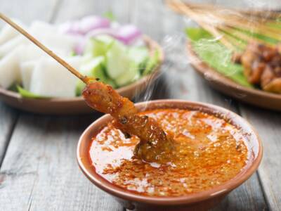 Assaggiamo la saporita salsa satay asiatica