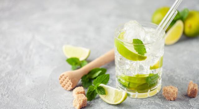 Caipiroska, la ricetta del cocktail per aperitivi e dopocena