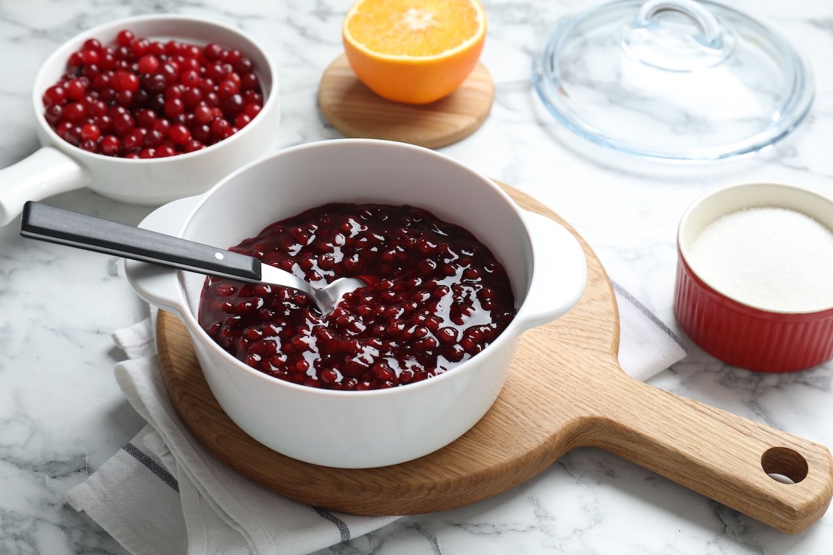 Cooking cranberry jam