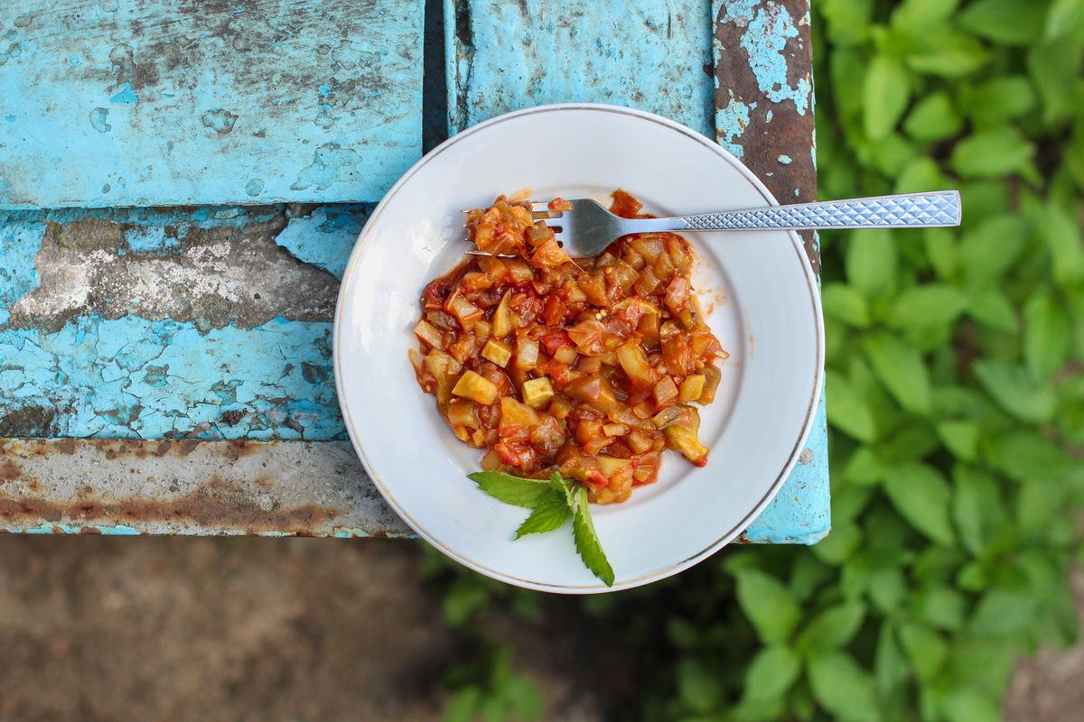 Pan-fried courgettes with tomato