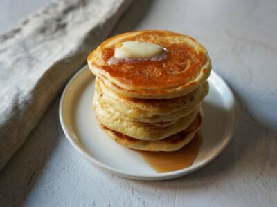 Colazione pigra? Provate i pancake in bottiglia con la nostra videoricetta facilissima