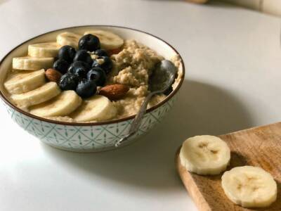 Porridge con fiocchi d’avena, foto e video della ricetta originale per una colazione all’inglese!