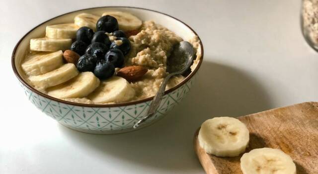 Porridge con fiocchi d&#8217;avena, la video ricetta originale per una colazione all&#8217;inglese!