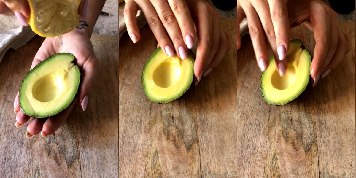 Mettere limone sull'avocado tagliato