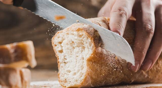 Mai sentito parlare del pane comodo senza impasto e senza glutine? Scopriamo la ricetta