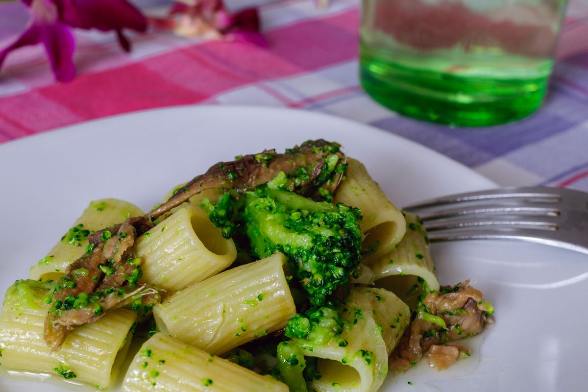 broccoli and anchovy pasta