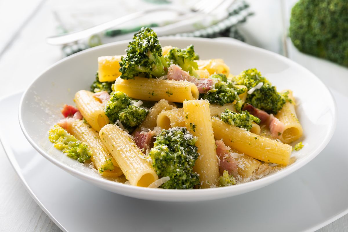 Pasta broccoli e pancetta ricetta del primo piatto facile