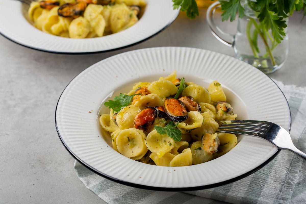 pasta with potatoes and mussels