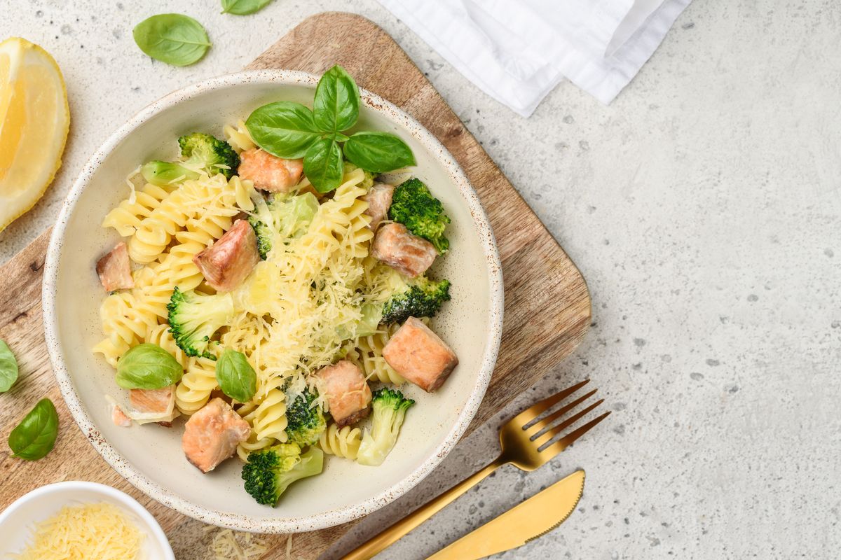 broccoli and salmon pasta